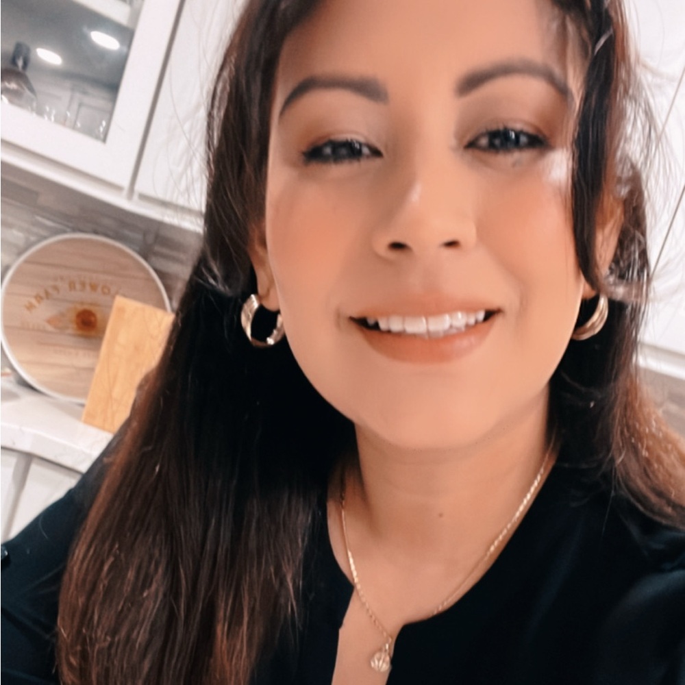 Meet your Posher, Yesenia